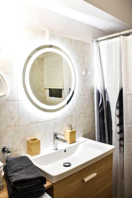 Newly Renovated-City Center Apartment Athens Exterior photo